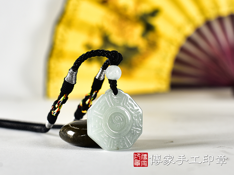 翡翠八卦項鍊玉珮(精工八卦太極,先天八卦:八卦牌A貨翡翠八卦玉珮、緬甸玉八卦玉墜)。八卦,ED645。訂做各種翡翠八卦吊墜玉珮項鍊。★附A貨翡翠雙證書 2.jpg