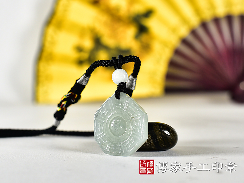 翡翠八卦項鍊玉珮(精工八卦太極,先天八卦:八卦牌A貨翡翠八卦玉珮、緬甸玉八卦玉墜)。八卦,ED645。訂做各種翡翠八卦吊墜玉珮項鍊。★附A貨翡翠雙證書 5.jpg
