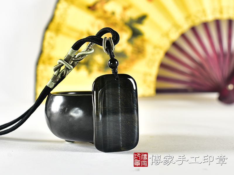 黑曜石平安無事牌項鍊玉珮(平安無事牌黑曜石福牌玉珮、黑曜石平安無事牌玉墜)。全黑黑曜石平安無事牌,FP070。客製化訂做各種黑曜石平安無事牌吊墜玉珮項鍊。★附東方翡翠寶石保證卡 3.jpg