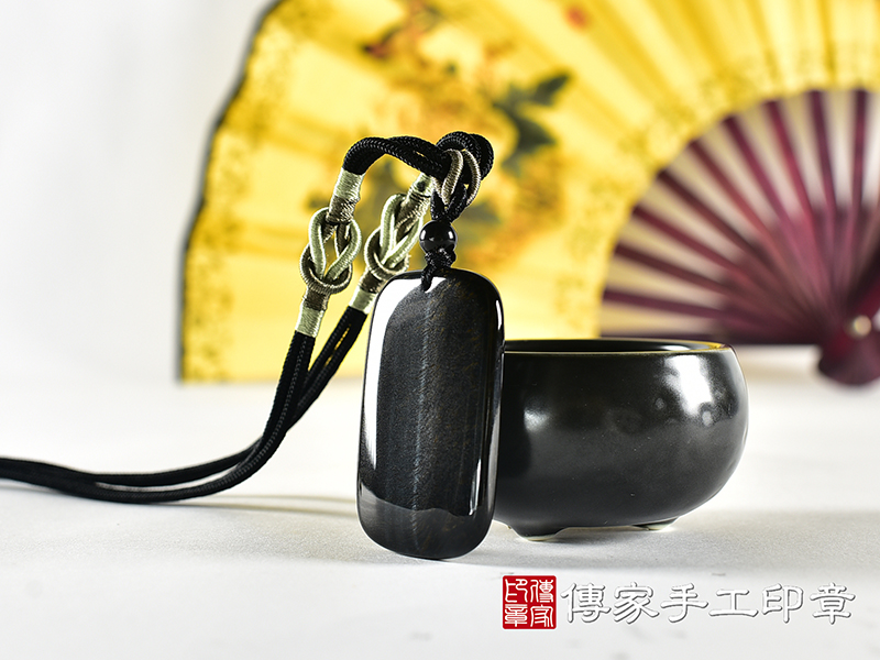 黑曜石平安無事牌項鍊玉珮(平安無事牌黑曜石福牌玉珮、黑曜石平安無事牌玉墜)。全黑黑曜石平安無事牌,FP071。客製化訂做各種黑曜石平安無事牌吊墜玉珮項鍊。★附東方翡翠寶石保證卡 4.jpg