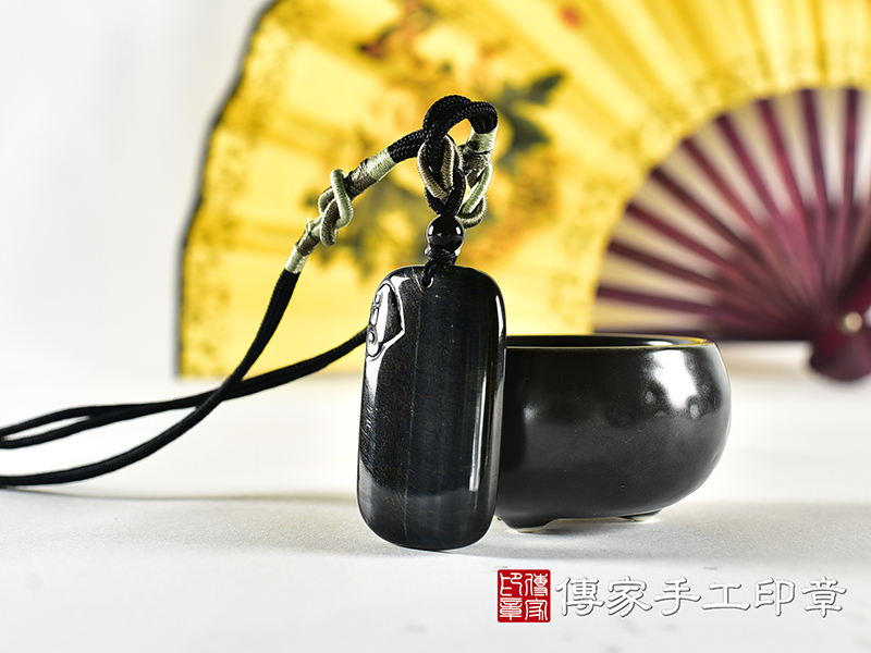 黑曜石平安無事牌項鍊玉珮(平安無事牌黑曜石福牌玉珮、黑曜石平安無事牌玉墜)。全黑黑曜石平安無事牌,FP071。客製化訂做各種黑曜石平安無事牌吊墜玉珮項鍊。★附東方翡翠寶石保證卡 5.jpg