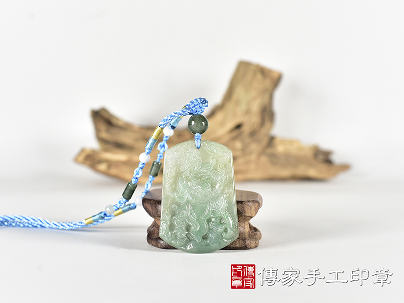 翡翠關公項鍊玉珮(關聖帝君:關公牌A貨翡翠關公玉珮、緬甸玉關公玉墜)。關公,KG784。客製化訂做各種翡翠關公吊墜玉珮項鍊。★附A貨翡翠雙證書 0.jpg