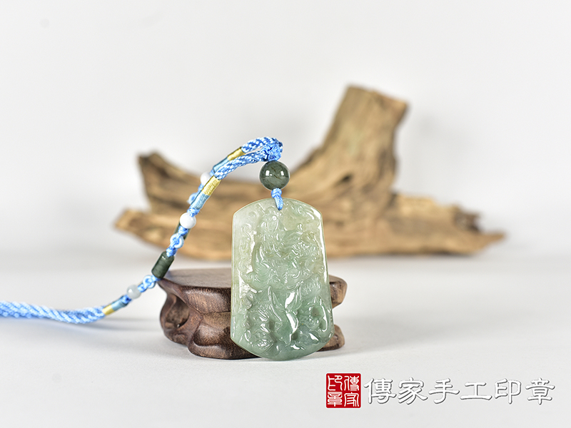 翡翠關公項鍊玉珮(關聖帝君:關公牌A貨翡翠關公玉珮、緬甸玉關公玉墜)。關公,KG784。客製化訂做各種翡翠關公吊墜玉珮項鍊。★附A貨翡翠雙證書 2.jpg