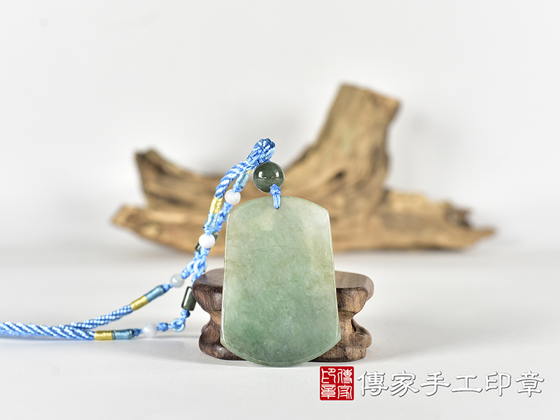 翡翠關公項鍊玉珮(關聖帝君:關公牌A貨翡翠關公玉珮、緬甸玉關公玉墜)。關公,KG784。客製化訂做各種翡翠關公吊墜玉珮項鍊。★附A貨翡翠雙證書 3.jpg