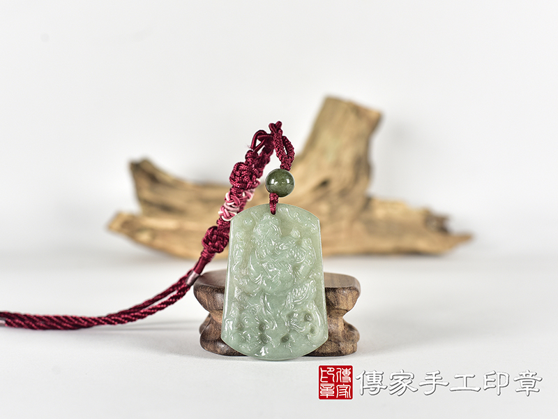 翡翠關公項鍊玉珮(關聖帝君:關公牌A貨翡翠關公玉珮、緬甸玉關公玉墜)。關公,KG786。客製化訂做各種翡翠關公吊墜玉珮項鍊。★附A貨翡翠雙證書 0.jpg