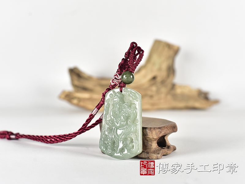 翡翠關公項鍊玉珮(關聖帝君:關公牌A貨翡翠關公玉珮、緬甸玉關公玉墜)。關公,KG786。客製化訂做各種翡翠關公吊墜玉珮項鍊。★附A貨翡翠雙證書 1.jpg