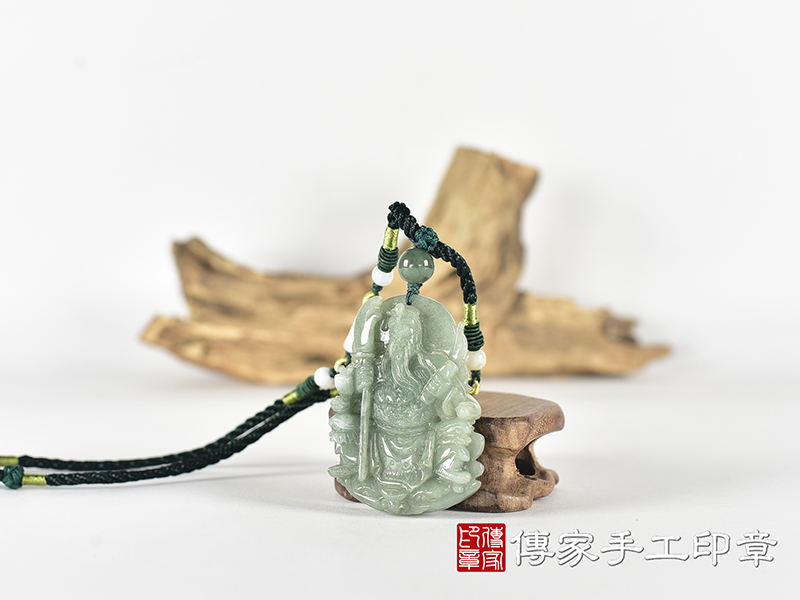 翡翠關公項鍊玉珮(關聖帝君:關公牌A貨翡翠關公玉珮、緬甸玉關公玉墜)。關公,KG788。客製化訂做各種翡翠關公吊墜玉珮項鍊。★附A貨翡翠雙證書 1.jpg