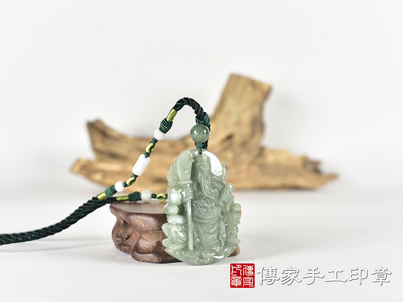 翡翠關公項鍊玉珮(關聖帝君:關公牌A貨翡翠關公玉珮、緬甸玉關公玉墜)。關公,KG788。客製化訂做各種翡翠關公吊墜玉珮項鍊。★附A貨翡翠雙證書 2.jpg