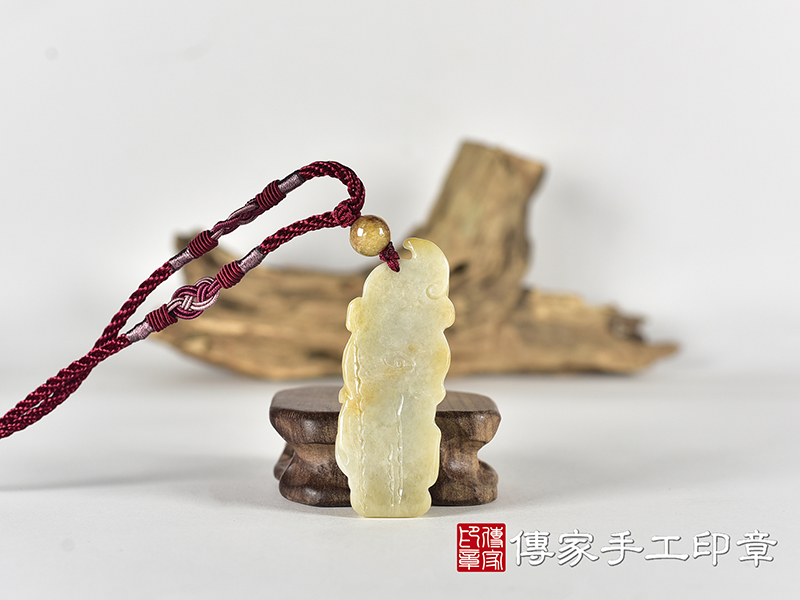 翡翠關公項鍊玉珮(關聖帝君:關公牌A貨翡翠關公玉珮、緬甸玉關公玉墜)。關公,KG789。客製化訂做各種翡翠關公吊墜玉珮項鍊。★附A貨翡翠雙證書 3.jpg