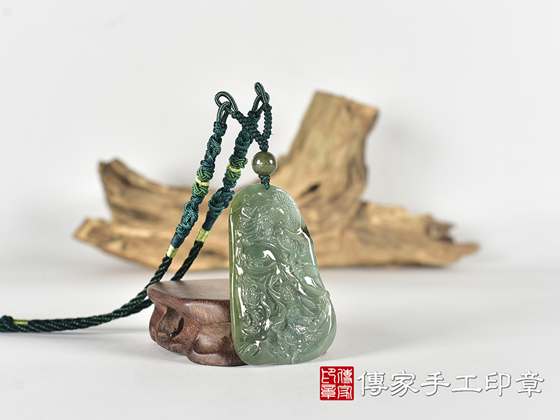 翡翠關公項鍊玉珮(關聖帝君:關公牌A貨翡翠關公玉珮、緬甸玉關公玉墜)。關公,KG791。客製化訂做各種翡翠關公吊墜玉珮項鍊。★附A貨翡翠雙證書 2.jpg