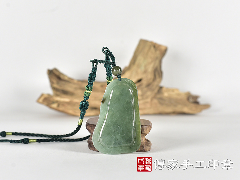 翡翠關公項鍊玉珮(關聖帝君:關公牌A貨翡翠關公玉珮、緬甸玉關公玉墜)。關公,KG791。客製化訂做各種翡翠關公吊墜玉珮項鍊。★附A貨翡翠雙證書 3.jpg