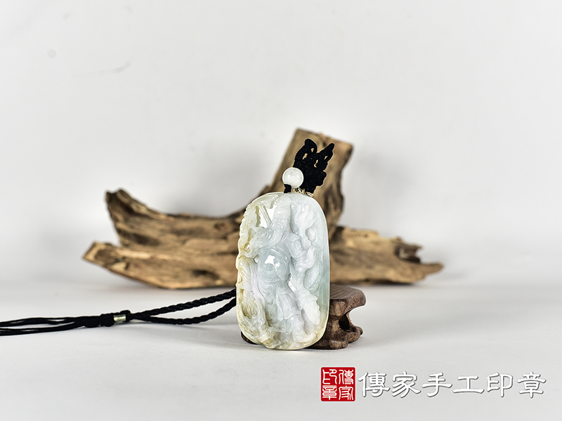 翡翠關公項鍊玉珮(關聖帝君:關公牌A貨翡翠關公玉珮、緬甸玉關公玉墜)。關公,KG793。客製化訂做各種翡翠關公吊墜玉珮項鍊。★附A貨翡翠雙證書 1.jpg