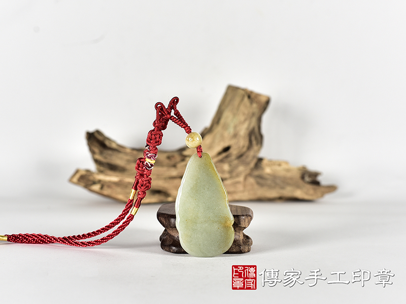 翡翠關公項鍊玉珮(關聖帝君:關公牌A貨翡翠關公玉珮、緬甸玉關公玉墜)。關公,KG795。客製化訂做各種翡翠關公吊墜玉珮項鍊。★附A貨翡翠雙證書 3.jpg