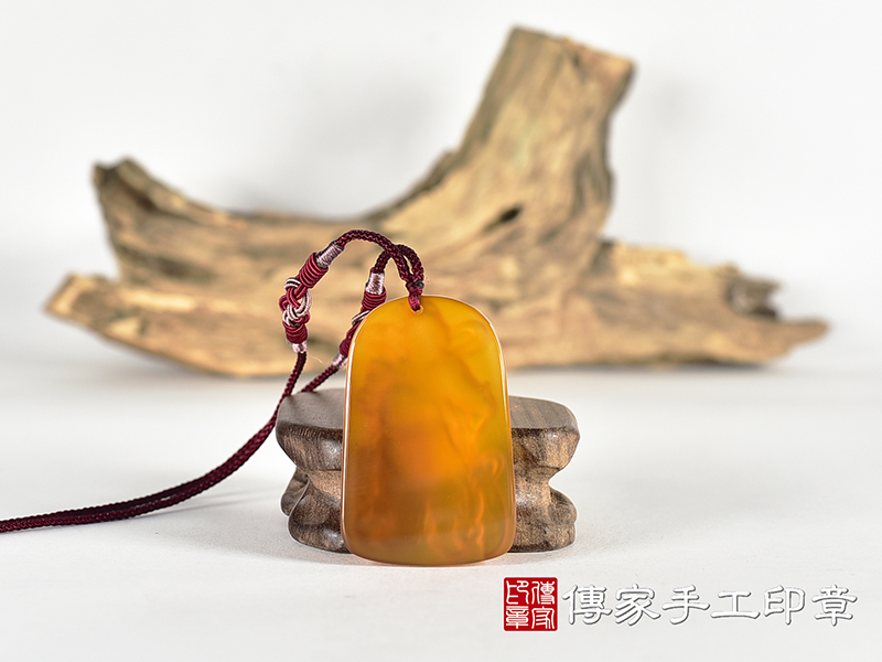 瑪瑙關公項鍊玉珮(關聖帝君:關公牌瑪瑙關公玉珮、玉髓關公玉墜)。紅瑪瑙玉髓關公,KG810。客製化訂做各種瑪瑙玉髓關公吊墜玉珮項鍊。★附東方翡翠寶石保證卡 3.jpg