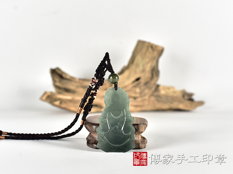 三清祖師玉清天尊、元始天尊項鍊玉珮(元始天尊、玉青天尊A貨翡翠玉珮、緬甸玉玉青天尊玉墜)。細豆種元始天尊,KN293。客製化訂做各種翡翠玉青天尊吊墜玉珮項鍊。★附A貨翡翠雙證書 3.jpg