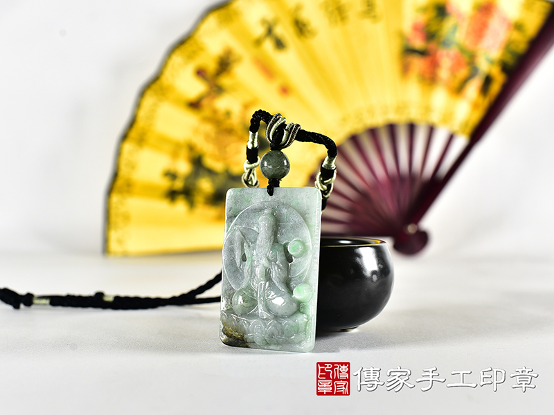 翡翠太上老君項鍊玉珮(道德天尊:太上老君牌A貨翡翠太上老君玉珮、緬甸玉太上老君玉墜)。豆種太上老君,KN296。客製化訂做各種翡翠太上老君吊墜玉珮項鍊。★附A貨翡翠雙證書 1.jpg