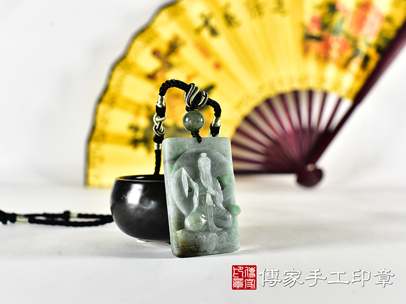 翡翠太上老君項鍊玉珮(道德天尊:太上老君牌A貨翡翠太上老君玉珮、緬甸玉太上老君玉墜)。豆種太上老君,KN296。客製化訂做各種翡翠太上老君吊墜玉珮項鍊。★附A貨翡翠雙證書 2.jpg