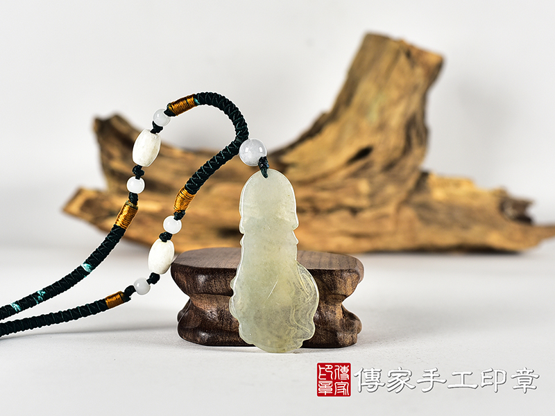 翡翠媽祖項鍊玉珮(天上聖母:媽祖牌A貨翡翠媽祖玉珮、緬甸玉媽祖玉墜)。綠色糯種媽祖,MD356。客製化訂做各種翡翠媽祖吊墜玉珮項鍊。★附A貨翡翠雙證書 3.jpg