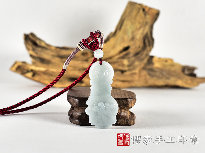 翡翠媽祖項鍊玉珮(天上聖母:媽祖牌A貨翡翠媽祖玉珮、緬甸玉媽祖玉墜)。綠色糯種媽祖,MD361。客製化訂做各種翡翠媽祖吊墜玉珮項鍊。★附A貨翡翠雙證書 3.jpg