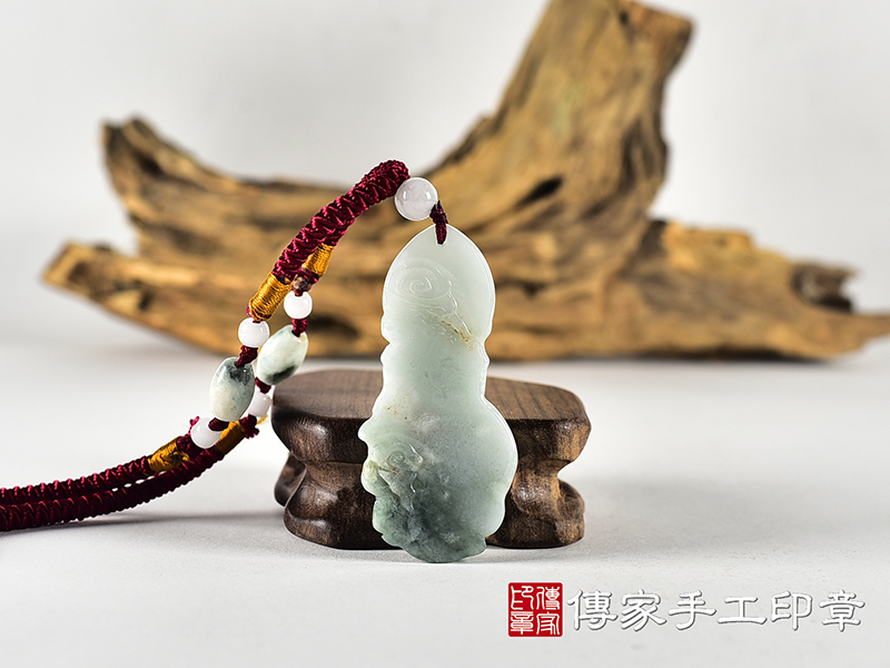 翡翠媽祖項鍊玉珮(天上聖母:媽祖牌A貨翡翠媽祖玉珮、緬甸玉媽祖玉墜)。綠色糯種媽祖,MD362。客製化訂做各種翡翠媽祖吊墜玉珮項鍊。★附A貨翡翠雙證書 3.jpg