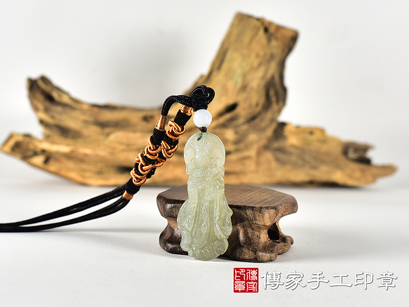 翡翠媽祖項鍊玉珮(天上聖母:媽祖牌A貨翡翠媽祖玉珮、緬甸玉媽祖玉墜)。綠色糯種媽祖,MD363。客製化訂做各種翡翠媽祖吊墜玉珮項鍊。★附A貨翡翠雙證書 1.jpg