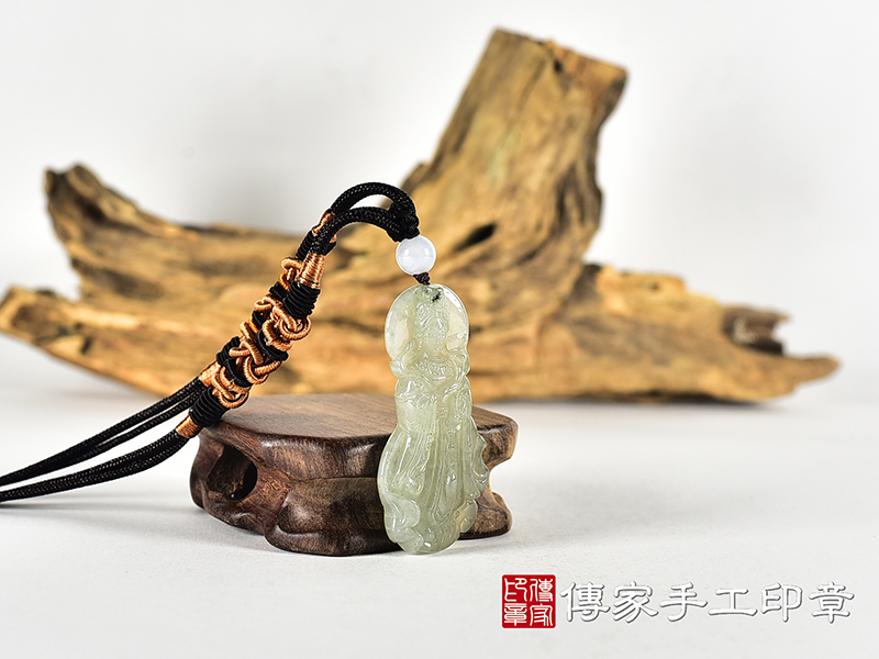 翡翠媽祖項鍊玉珮(天上聖母:媽祖牌A貨翡翠媽祖玉珮、緬甸玉媽祖玉墜)。綠色糯種媽祖,MD363。客製化訂做各種翡翠媽祖吊墜玉珮項鍊。★附A貨翡翠雙證書 2.jpg