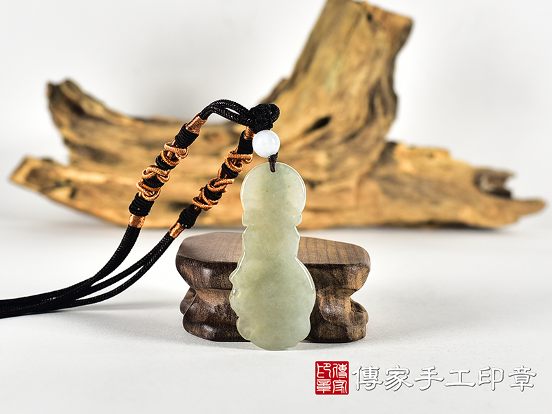 翡翠媽祖項鍊玉珮(天上聖母:媽祖牌A貨翡翠媽祖玉珮、緬甸玉媽祖玉墜)。綠色糯種媽祖,MD363。客製化訂做各種翡翠媽祖吊墜玉珮項鍊。★附A貨翡翠雙證書 3.jpg
