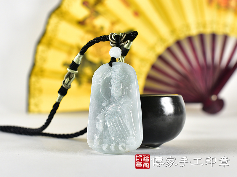 翡翠媽祖項鍊玉珮(天上聖母:媽祖牌A貨翡翠媽祖玉珮、緬甸玉媽祖玉墜)。綠色糯種媽祖,MD377。客製化訂做各種翡翠媽祖吊墜玉珮項鍊。★附A貨翡翠雙證書 1.jpg