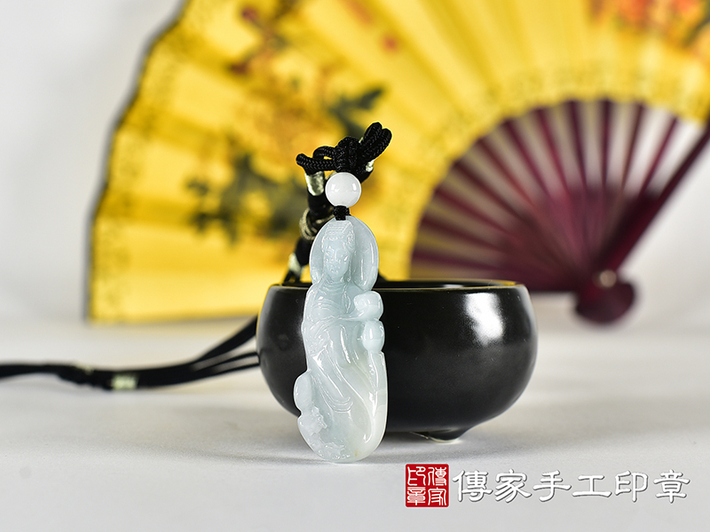 翡翠媽祖項鍊玉珮(天上聖母:媽祖牌A貨翡翠媽祖玉珮、緬甸玉媽祖玉墜)。綠色糯種媽祖,MD380。客製化訂做各種翡翠媽祖吊墜玉珮項鍊。★附A貨翡翠雙證書 1.jpg