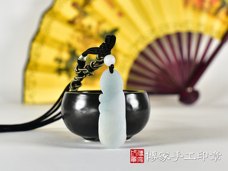 翡翠媽祖項鍊玉珮(天上聖母:媽祖牌A貨翡翠媽祖玉珮、緬甸玉媽祖玉墜)。綠色糯種媽祖,MD380。客製化訂做各種翡翠媽祖吊墜玉珮項鍊。★附A貨翡翠雙證書 3.jpg