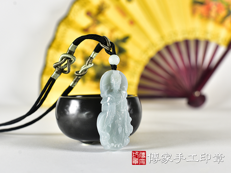 翡翠媽祖項鍊玉珮(天上聖母:媽祖牌A貨翡翠媽祖玉珮、緬甸玉媽祖玉墜)。綠色糯種媽祖,MD385。客製化訂做各種翡翠媽祖吊墜玉珮項鍊。★附A貨翡翠雙證書 1.jpg