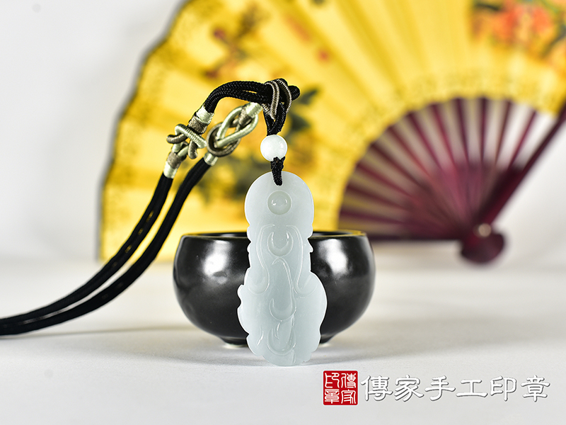 翡翠媽祖項鍊玉珮(天上聖母:媽祖牌A貨翡翠媽祖玉珮、緬甸玉媽祖玉墜)。綠色糯種媽祖,MD385。客製化訂做各種翡翠媽祖吊墜玉珮項鍊。★附A貨翡翠雙證書 3.jpg