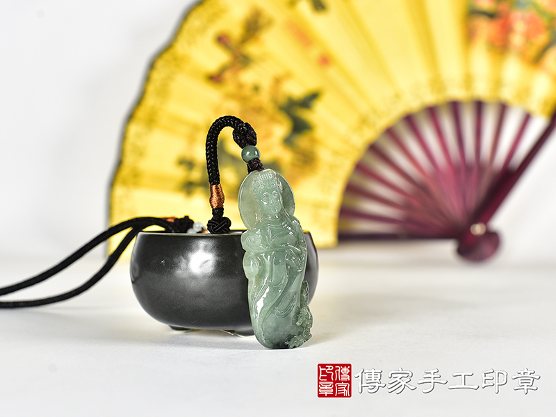 翡翠媽祖項鍊玉珮(天上聖母:媽祖牌A貨翡翠媽祖玉珮、緬甸玉媽祖玉墜)。綠色糯種媽祖,MD395。客製化訂做各種翡翠媽祖吊墜玉珮項鍊。★附A貨翡翠雙證書 2.jpg