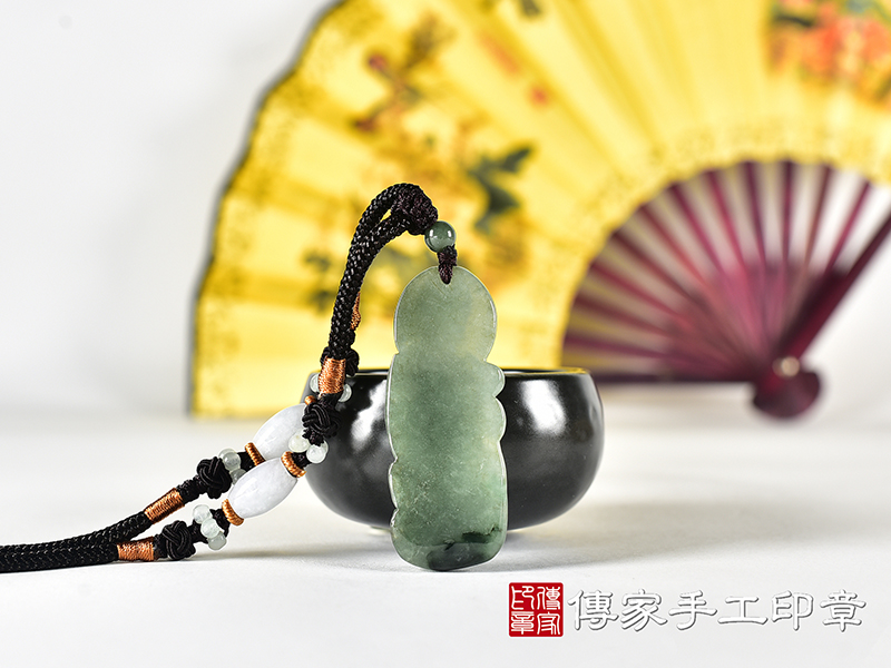 翡翠媽祖項鍊玉珮(天上聖母:媽祖牌A貨翡翠媽祖玉珮、緬甸玉媽祖玉墜)。綠色糯種媽祖,MD395。客製化訂做各種翡翠媽祖吊墜玉珮項鍊。★附A貨翡翠雙證書 3.jpg