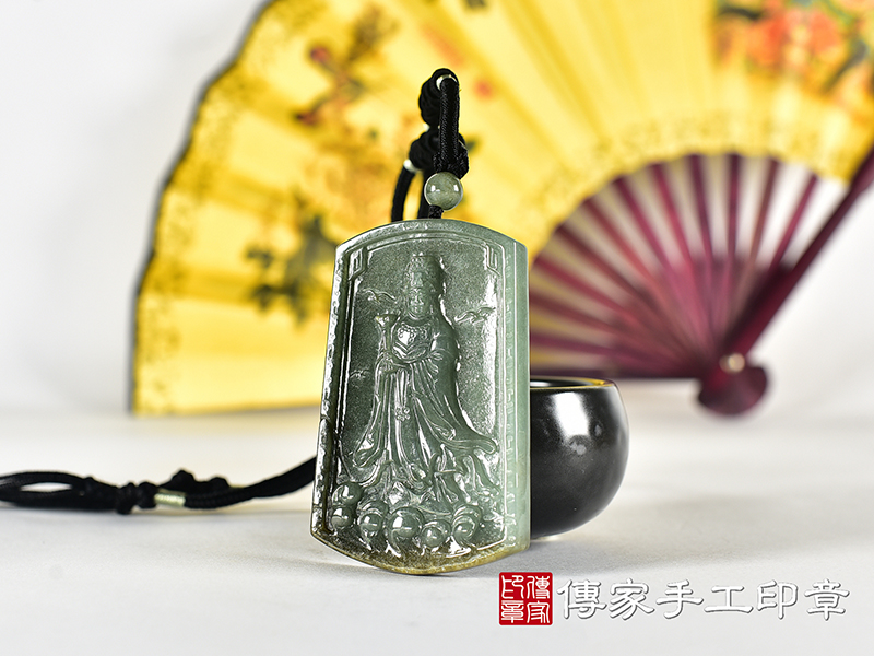翡翠媽祖項鍊玉珮(天上聖母:媽祖牌A貨翡翠媽祖玉珮、緬甸玉媽祖玉墜)。綠色糯種媽祖,MD399。客製化訂做各種翡翠媽祖吊墜玉珮項鍊。★附A貨翡翠雙證書 1.jpg