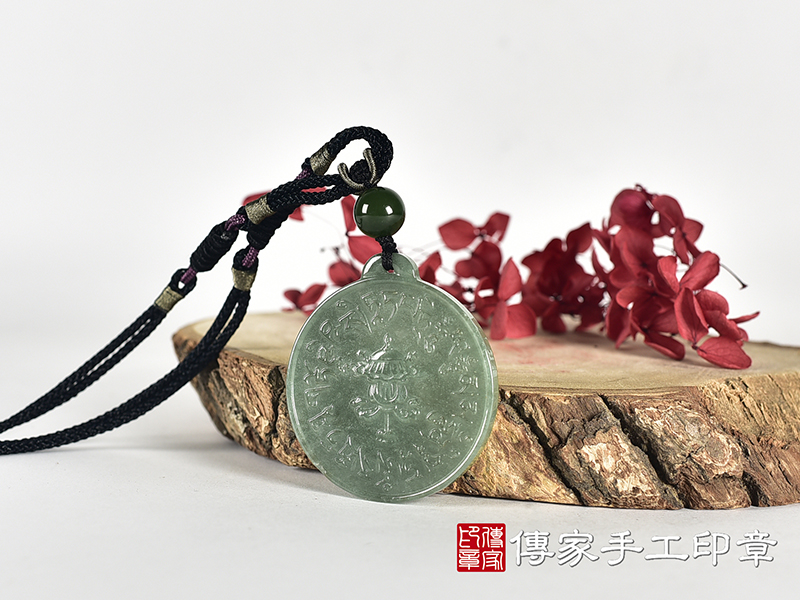 翡翠六字真言唵嘛呢叭咪吽項鍊玉珮(六字真言唵嘛呢叭咪吽、六字大明咒:六字真言唵嘛呢叭咪吽牌翡翠六字真言唵嘛呢叭咪吽玉珮、緬甸玉六字真言唵嘛呢叭咪吽玉墜)。SL031。 2.jpg