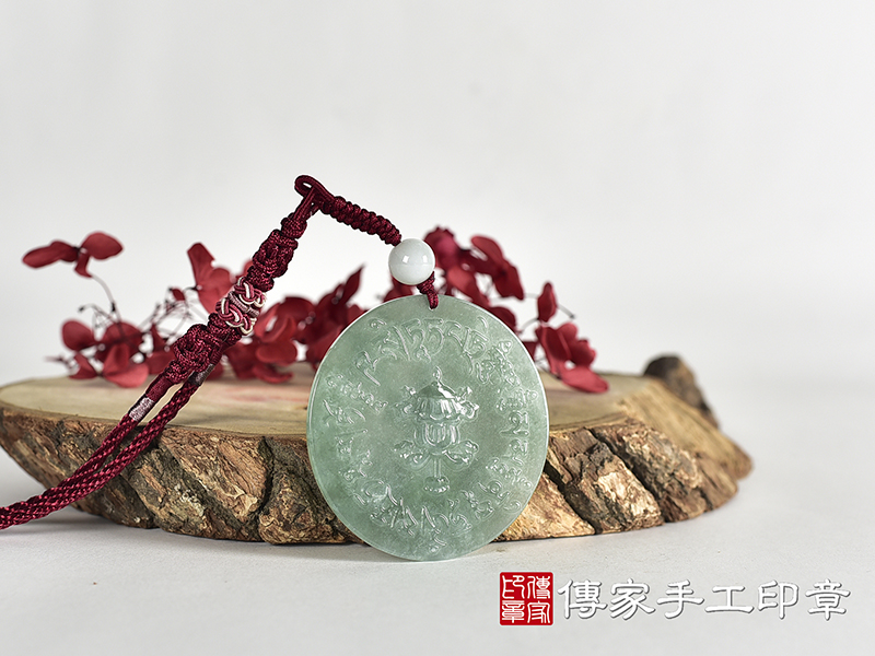 翡翠六字真言唵嘛呢叭咪吽項鍊玉珮(六字真言唵嘛呢叭咪吽、六字大明咒:六字真言唵嘛呢叭咪吽牌翡翠六字真言唵嘛呢叭咪吽玉珮、緬甸玉六字真言唵嘛呢叭咪吽玉墜)。SL032。 4.jpg
