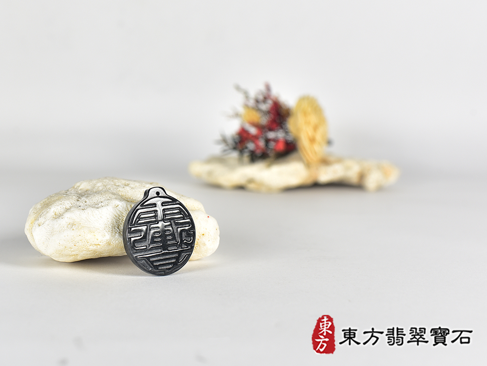 黑翡翠雨漸耳項鍊玉珮(雨漸耳A貨翡翠令牌玉珮、緬甸玉令牌玉墜)。黑色烏雞種令牌,FP066。客製化訂做各種翡翠令牌吊墜玉珮項鍊。★附A貨翡翠雙證書 6.jpg