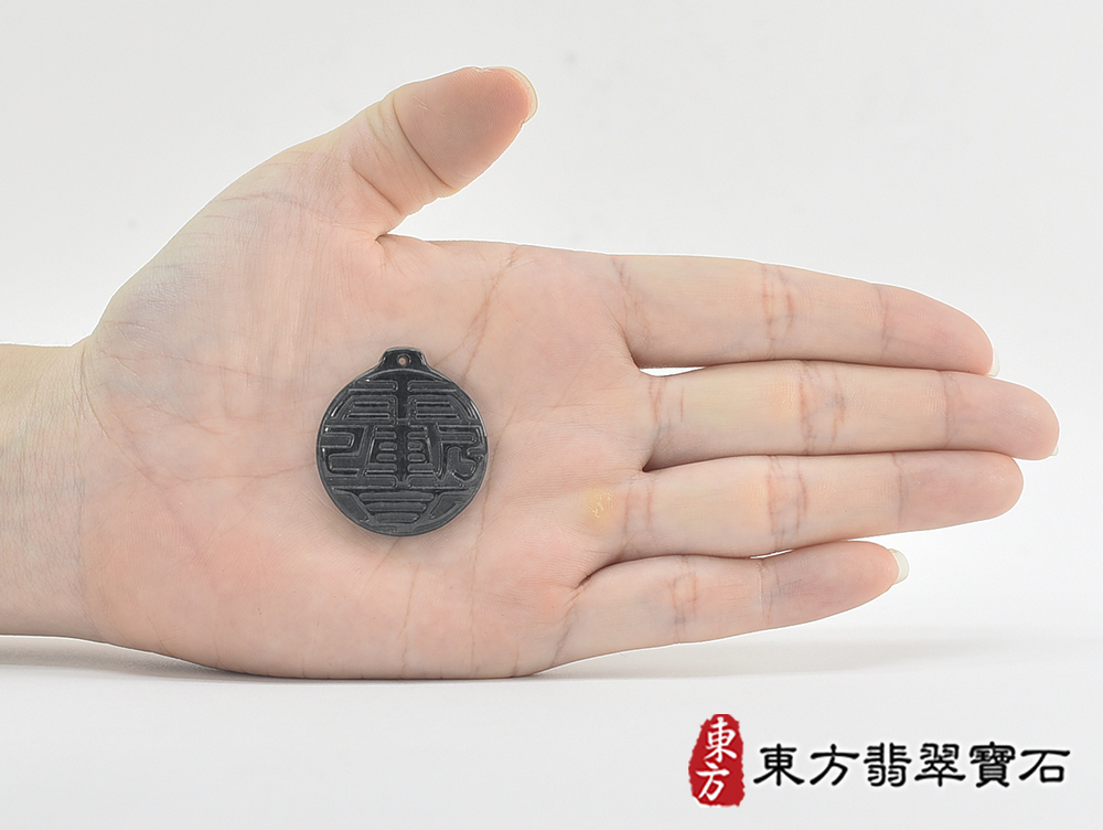 黑翡翠雨漸耳項鍊玉珮(雨漸耳A貨翡翠令牌玉珮、緬甸玉令牌玉墜)。黑色烏雞種令牌,FP066。客製化訂做各種翡翠令牌吊墜玉珮項鍊。★附A貨翡翠雙證書 7.jpg