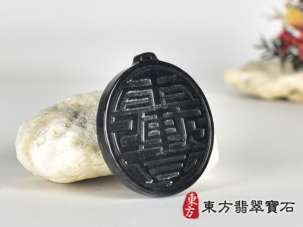 黑翡翠雨漸耳項鍊玉珮(雨漸耳A貨翡翠令牌玉珮、緬甸玉令牌玉墜)。黑色烏雞種令牌,FP069。客製化訂做各種翡翠令牌吊墜玉珮項鍊。★附A貨翡翠雙證書 3.jpg