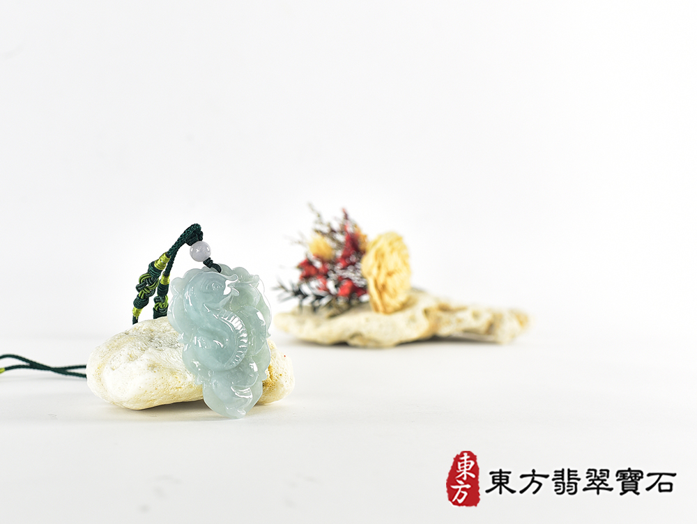 翡翠蛇項鍊玉珮(靈蛇舞動:蛇牌A貨翡翠蛇玉珮、緬甸玉蛇玉墜、蛇十二生肖項鍊)。糯種春帶彩蛇,SN057。客製化訂做各種翡翠蛇吊墜玉珮項鍊。★附A貨翡翠雙證書 4.jpg