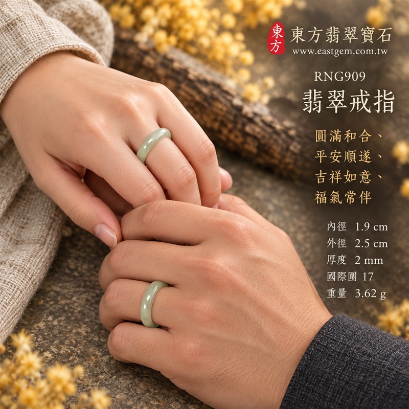 油青種翡翠平口戒|RNG909|灰綠天然色澤・天然玉石紋理・細窄素面戒身・沉穩油潤光澤|簡約中性翡翠玉戒、男女日常配戴、單戴疊搭與東方玉飾收藏|油青種翡翠戒環・天然玉戒指・附鑑定證書|東方翡翠寶石專賣店 2 油青種翡翠平口戒|RNG909|灰綠天然色澤・天然玉石紋理・細窄素面戒身・沉穩油潤光澤|簡約中性翡翠玉戒、男女日常配戴、單戴疊搭與東方玉飾收藏|油青種翡翠戒環・天然玉戒指・附鑑定證書|東方翡翠寶石專賣店 2