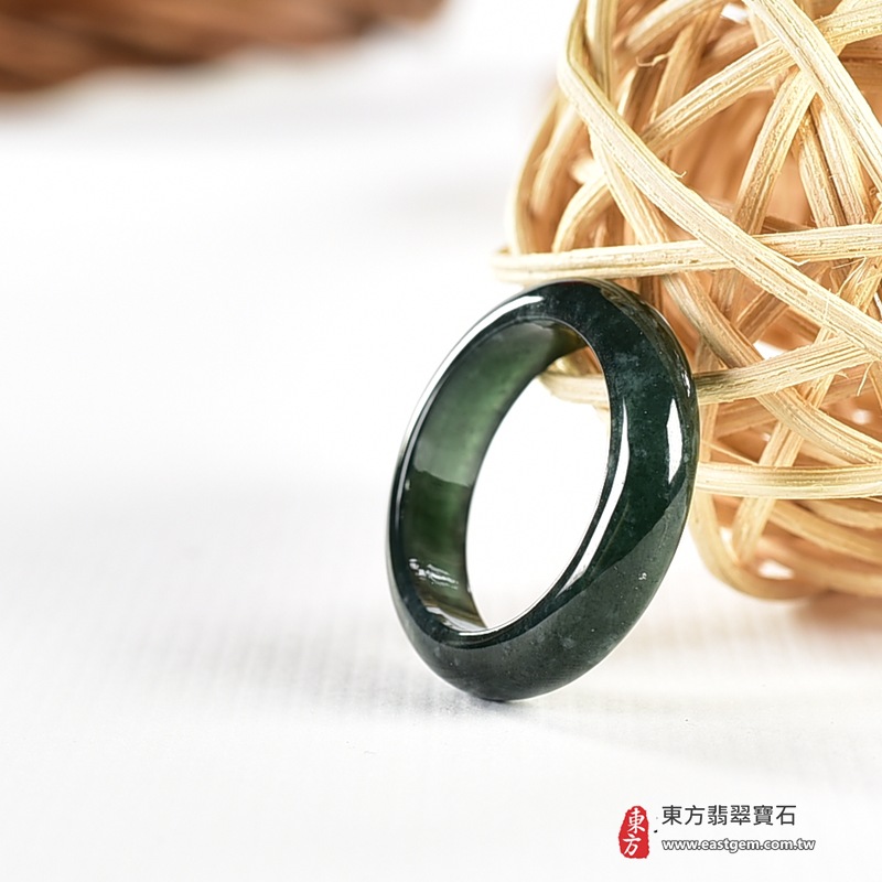 翡翠戒指|天然玉石玉戒・日常配戴與送禮款式|圓滿和合・平安順遂・吉祥如意・福氣常伴・情緣長久|翡翠玉戒・版指戒・板指戒・結婚戒指・男女對戒・情侶對戒|可客製化訂做各式翡翠戒指、吊墜、玉珮與項鍊|RNG1092|商品照片與資料介紹 6 翡翠戒指|天然玉石玉戒・日常配戴與送禮款式|圓滿和合・平安順遂・吉祥如意・福氣常伴・情緣長久|翡翠玉戒・版指戒・板指戒・結婚戒指・男女對戒・情侶對戒|可客製化訂做各式翡翠戒指、吊墜、玉珮與項鍊|RNG1092|商品照片與資料介紹 6