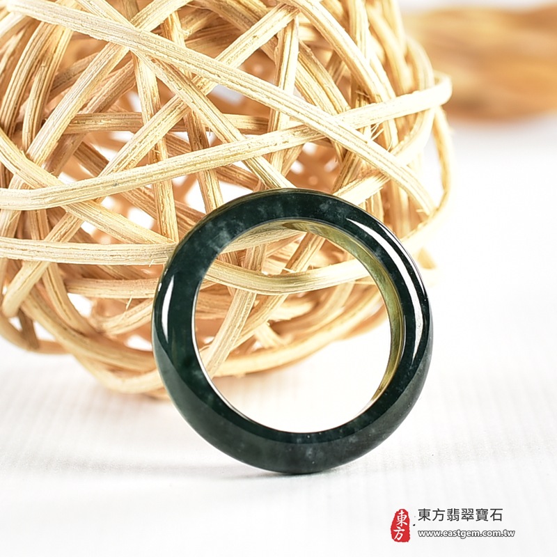 翡翠戒指|天然玉石玉戒・日常配戴與送禮款式|圓滿和合・平安順遂・吉祥如意・福氣常伴・情緣長久|翡翠玉戒・版指戒・板指戒・結婚戒指・男女對戒・情侶對戒|可客製化訂做各式翡翠戒指、吊墜、玉珮與項鍊|RNG1092|商品照片與資料介紹 4 翡翠戒指|天然玉石玉戒・日常配戴與送禮款式|圓滿和合・平安順遂・吉祥如意・福氣常伴・情緣長久|翡翠玉戒・版指戒・板指戒・結婚戒指・男女對戒・情侶對戒|可客製化訂做各式翡翠戒指、吊墜、玉珮與項鍊|RNG1092|商品照片與資料介紹 4