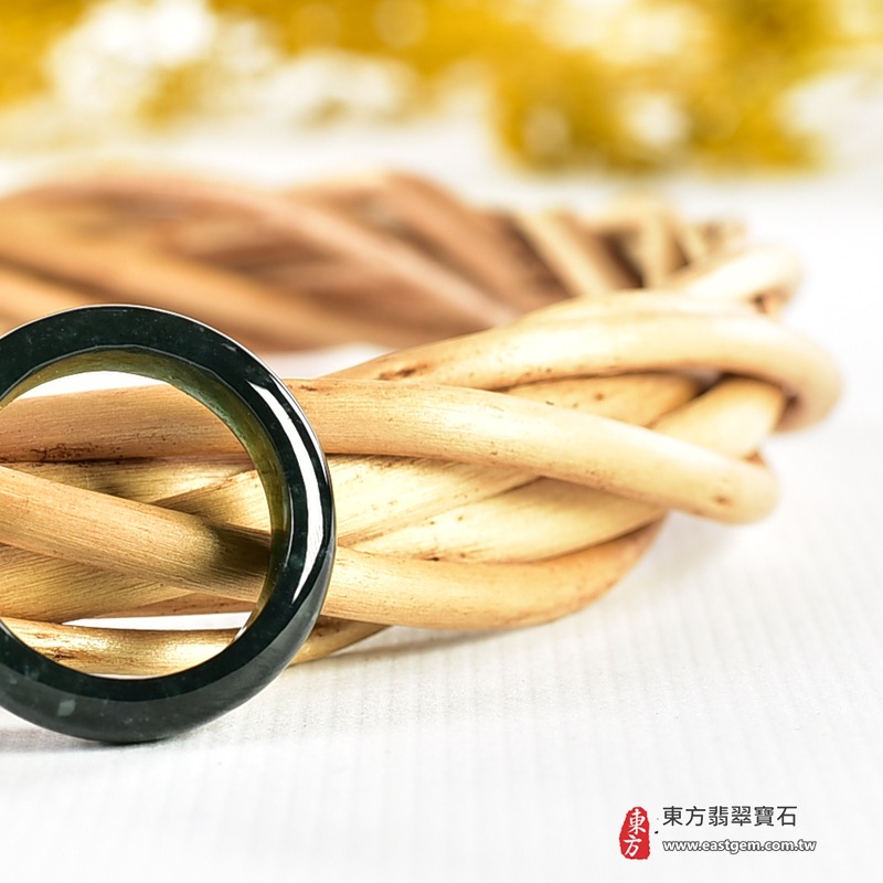 翡翠戒指|天然玉石玉戒・日常配戴與送禮款式|圓滿和合・平安順遂・吉祥如意・福氣常伴・情緣長久|翡翠玉戒・版指戒・板指戒・結婚戒指・男女對戒・情侶對戒|可客製化訂做各式翡翠戒指、吊墜、玉珮與項鍊|RNG1093|商品照片與資料介紹 7 翡翠戒指|天然玉石玉戒・日常配戴與送禮款式|圓滿和合・平安順遂・吉祥如意・福氣常伴・情緣長久|翡翠玉戒・版指戒・板指戒・結婚戒指・男女對戒・情侶對戒|可客製化訂做各式翡翠戒指、吊墜、玉珮與項鍊|RNG1093|商品照片與資料介紹 7
