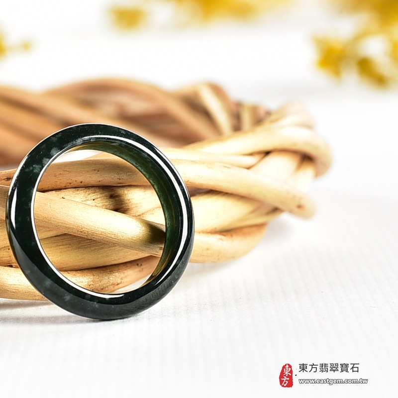 翡翠戒指|天然玉石玉戒・日常配戴與送禮款式|圓滿和合・平安順遂・吉祥如意・福氣常伴・情緣長久|翡翠玉戒・版指戒・板指戒・結婚戒指・男女對戒・情侶對戒|可客製化訂做各式翡翠戒指、吊墜、玉珮與項鍊|RNG1094|商品照片與資料介紹 4 翡翠戒指|天然玉石玉戒・日常配戴與送禮款式|圓滿和合・平安順遂・吉祥如意・福氣常伴・情緣長久|翡翠玉戒・版指戒・板指戒・結婚戒指・男女對戒・情侶對戒|可客製化訂做各式翡翠戒指、吊墜、玉珮與項鍊|RNG1094|商品照片與資料介紹 4