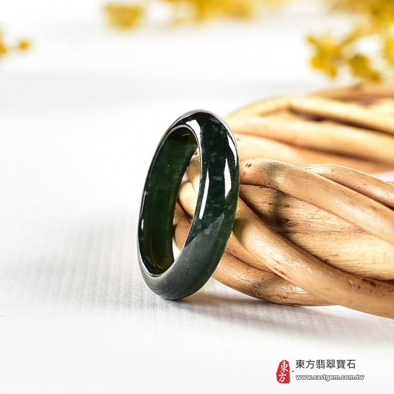 翡翠戒指|天然玉石玉戒・日常配戴與送禮款式|圓滿和合・平安順遂・吉祥如意・福氣常伴・情緣長久|翡翠玉戒・版指戒・板指戒・結婚戒指・男女對戒・情侶對戒|可客製化訂做各式翡翠戒指、吊墜、玉珮與項鍊|RNG1094|商品照片與資料介紹 7 翡翠戒指|天然玉石玉戒・日常配戴與送禮款式|圓滿和合・平安順遂・吉祥如意・福氣常伴・情緣長久|翡翠玉戒・版指戒・板指戒・結婚戒指・男女對戒・情侶對戒|可客製化訂做各式翡翠戒指、吊墜、玉珮與項鍊|RNG1094|商品照片與資料介紹 7