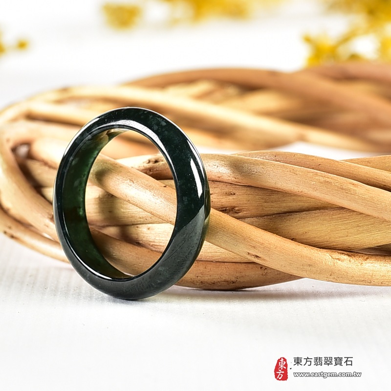 翡翠戒指|天然玉石玉戒・日常配戴與送禮款式|圓滿和合・平安順遂・吉祥如意・福氣常伴・情緣長久|翡翠玉戒・版指戒・板指戒・結婚戒指・男女對戒・情侶對戒|可客製化訂做各式翡翠戒指、吊墜、玉珮與項鍊|RNG1094|商品照片與資料介紹 6 翡翠戒指|天然玉石玉戒・日常配戴與送禮款式|圓滿和合・平安順遂・吉祥如意・福氣常伴・情緣長久|翡翠玉戒・版指戒・板指戒・結婚戒指・男女對戒・情侶對戒|可客製化訂做各式翡翠戒指、吊墜、玉珮與項鍊|RNG1094|商品照片與資料介紹 6