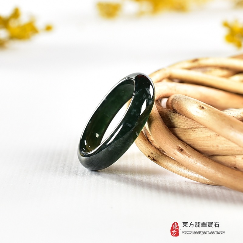 翡翠戒指|天然玉石玉戒・日常配戴與送禮款式|圓滿和合・平安順遂・吉祥如意・福氣常伴・情緣長久|翡翠玉戒・版指戒・板指戒・結婚戒指・男女對戒・情侶對戒|可客製化訂做各式翡翠戒指、吊墜、玉珮與項鍊|RNG1094|商品照片與資料介紹 8 翡翠戒指|天然玉石玉戒・日常配戴與送禮款式|圓滿和合・平安順遂・吉祥如意・福氣常伴・情緣長久|翡翠玉戒・版指戒・板指戒・結婚戒指・男女對戒・情侶對戒|可客製化訂做各式翡翠戒指、吊墜、玉珮與項鍊|RNG1094|商品照片與資料介紹 8
