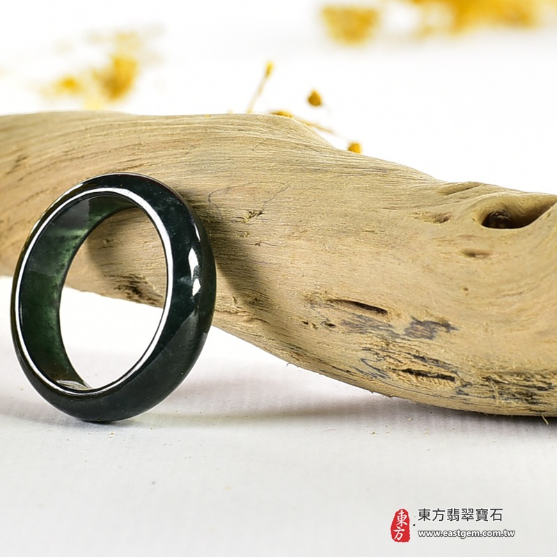 翡翠戒指|天然玉石玉戒・日常配戴與送禮款式|圓滿和合・平安順遂・吉祥如意・福氣常伴・情緣長久|翡翠玉戒・版指戒・板指戒・結婚戒指・男女對戒・情侶對戒|可客製化訂做各式翡翠戒指、吊墜、玉珮與項鍊|RNG1098|商品照片與資料介紹 7 翡翠戒指|天然玉石玉戒・日常配戴與送禮款式|圓滿和合・平安順遂・吉祥如意・福氣常伴・情緣長久|翡翠玉戒・版指戒・板指戒・結婚戒指・男女對戒・情侶對戒|可客製化訂做各式翡翠戒指、吊墜、玉珮與項鍊|RNG1098|商品照片與資料介紹 7